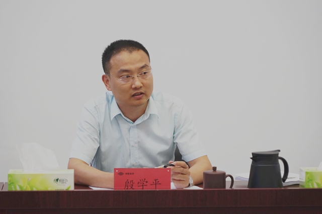 副總經(jīng)理、總經(jīng)濟師殷學平進行總結發(fā)言.jpg
